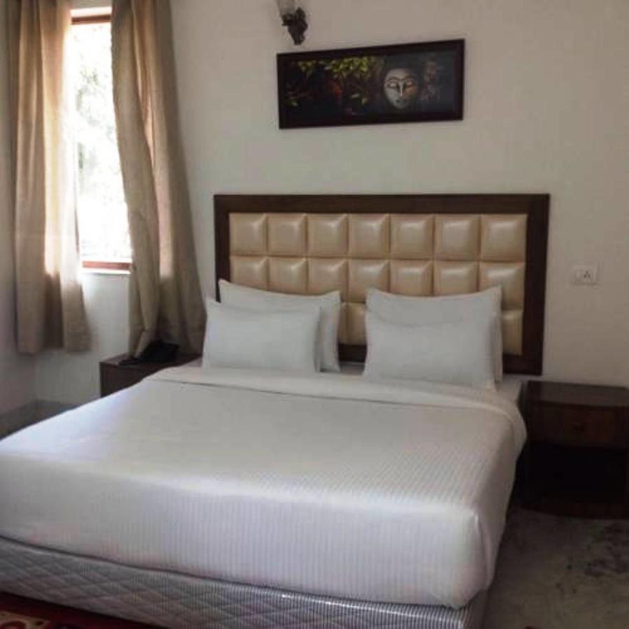Hotel Vipul Grand Gurgaon Exterior photo